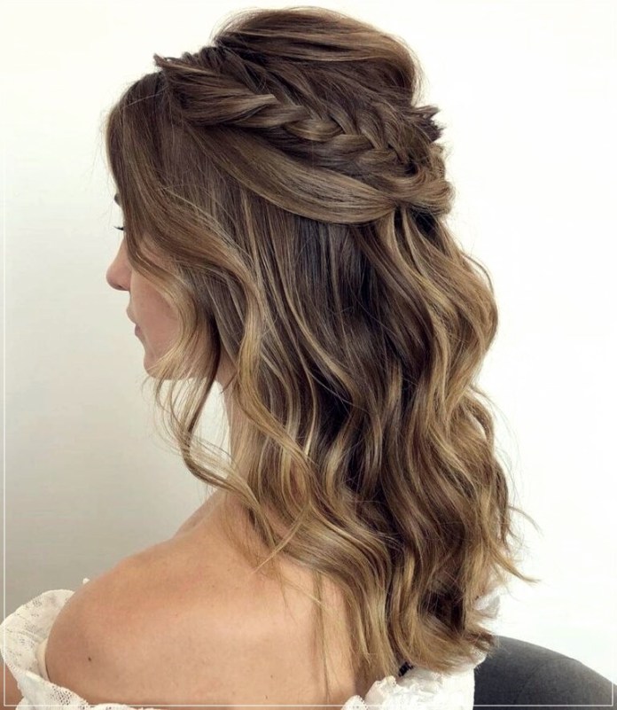 semi-collected-hairstyles-2023-01